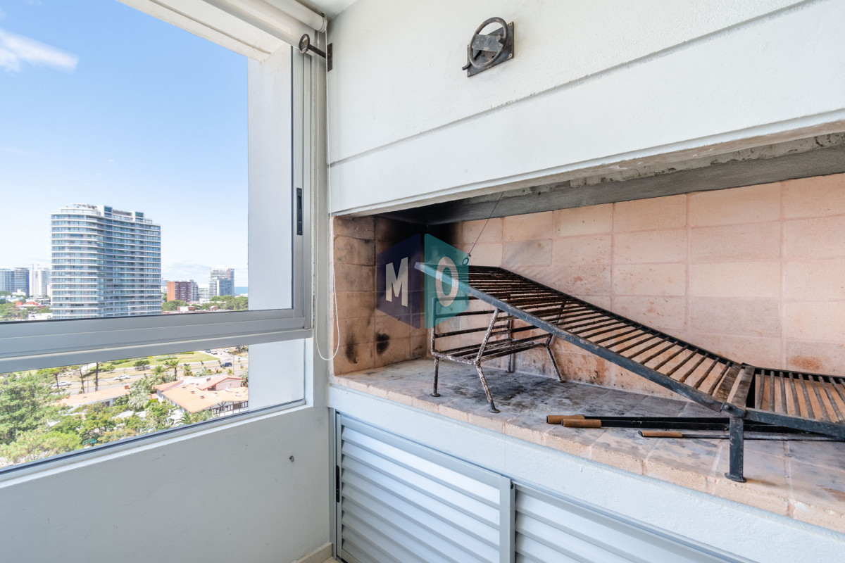 Apartamento ID.532 - Venta de Excelente Apartamento de 3 Dormitorios con Vista al Mar, Playa Mansa, Punta del Este