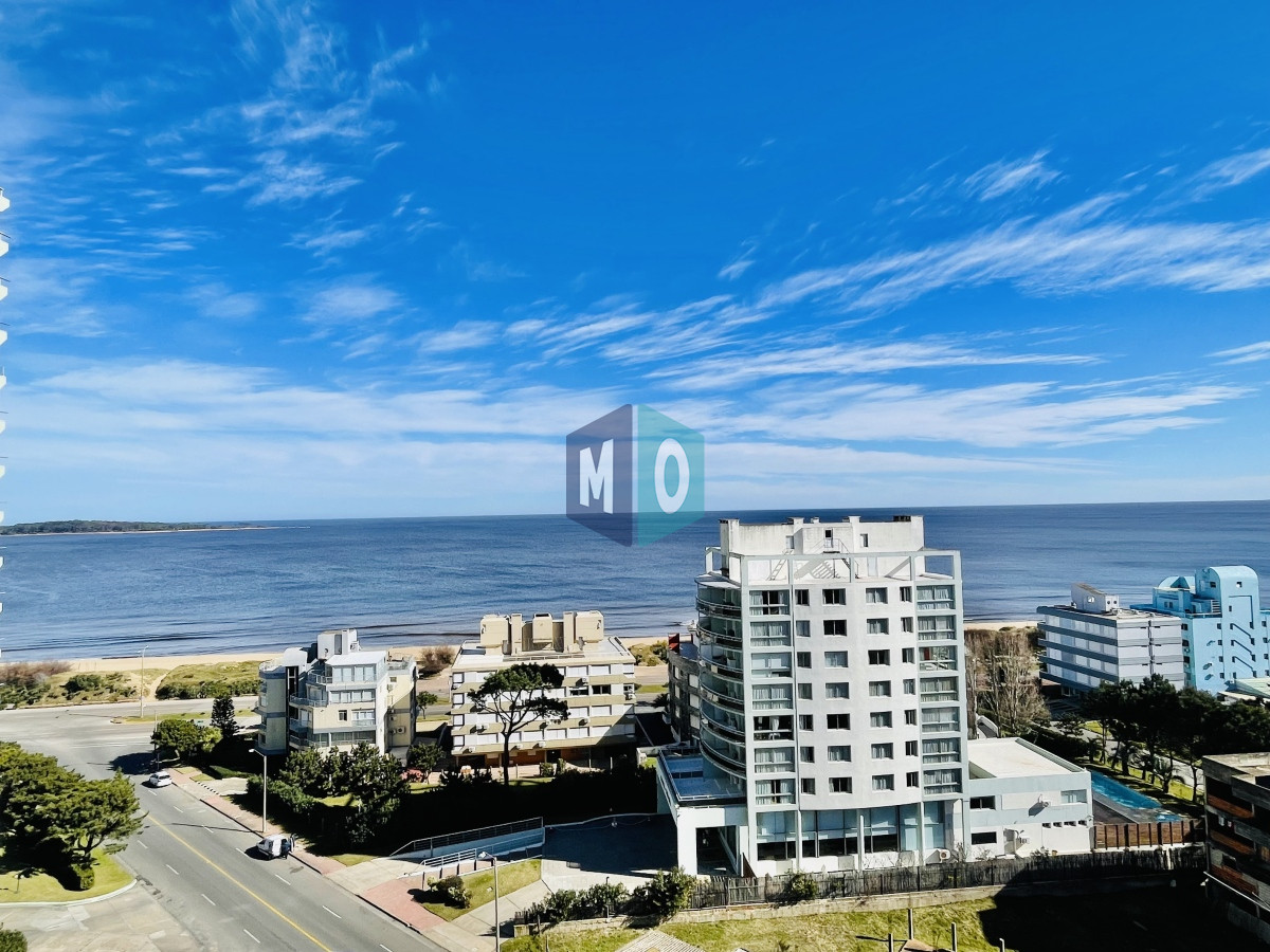 Apartamento ID.442 - Apartamento de 3 Dormitorios en Playa Mansa con Vista al Mar