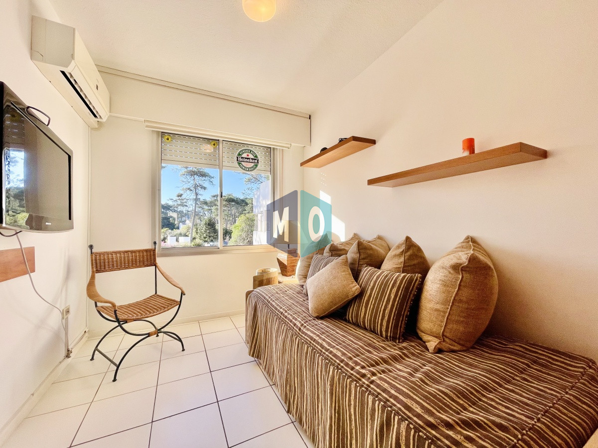Apartamento ID.385 - Penthouse de 3 Dormitorios y Parrillero a metros de Playa Mansa, Venta Punta del Este