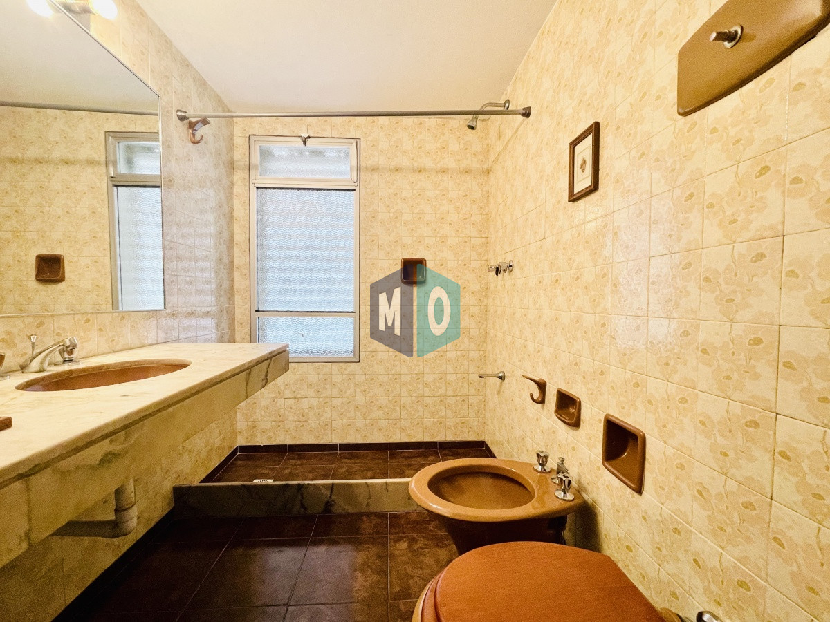 Apartamento ID.185 - Apartamento de 2 Dormitorios Frente al Mar, con Vista - Playa Mansa, Venta