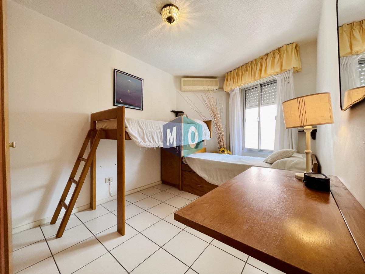 Apartamento ID.149 - Apartamento en Venta de 2 Dormitorios en Playa Mansa, a pasos del mar