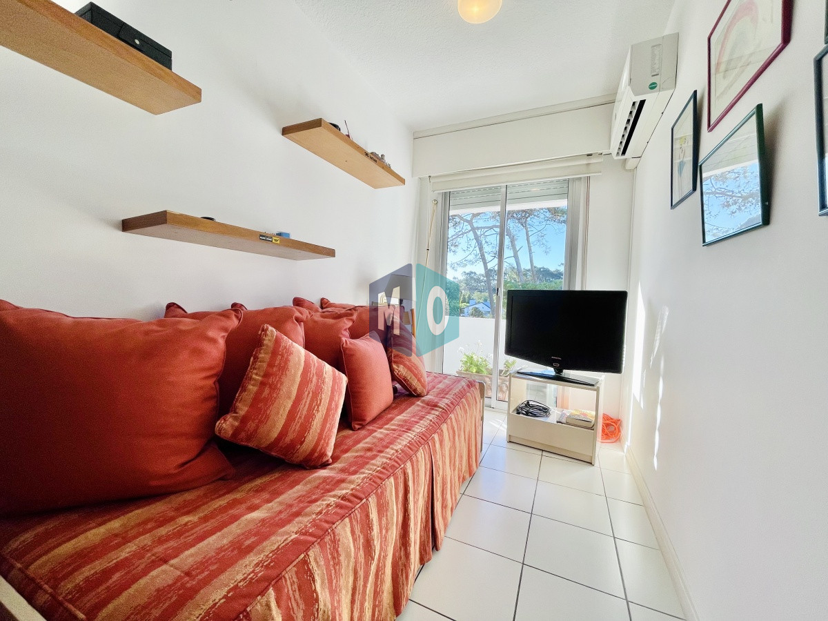 Apartamento ID.385 - Penthouse de 3 Dormitorios y Parrillero a metros de Playa Mansa, Venta Punta del Este
