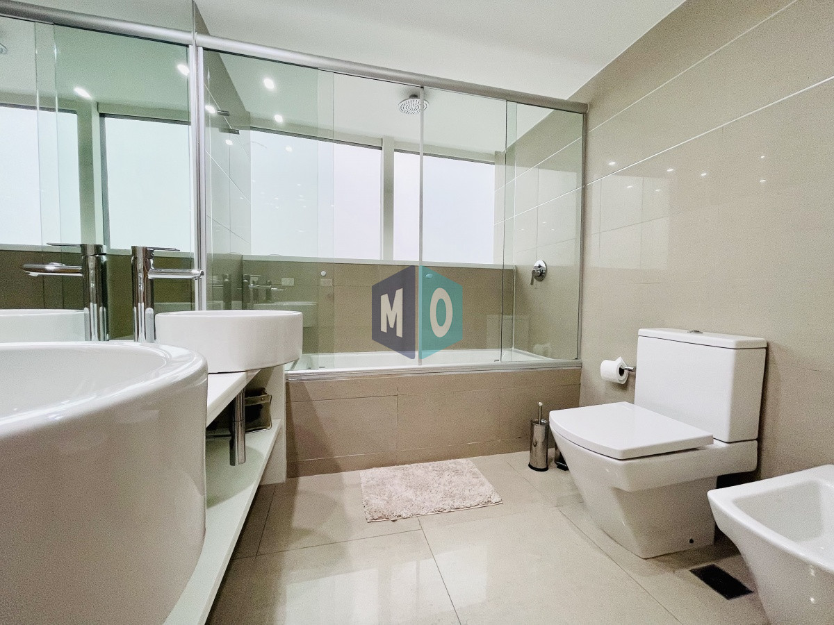 Apartamento ID.576 - Moderno Apartamento de 3 Suites en Playa Mansa con Vista al Mar