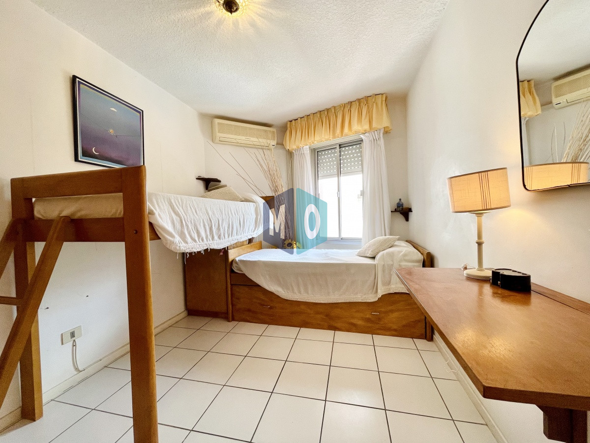 Apartamento ID.149 - Apartamento en Venta de 2 Dormitorios en Playa Mansa, a pasos del mar