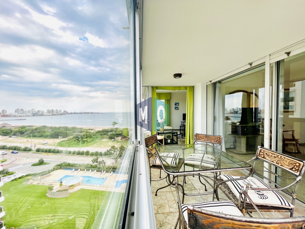 Apartamento ID.185 - Apartamento de 2 Dormitorios Frente al Mar, con Vista - Playa Mansa, Venta