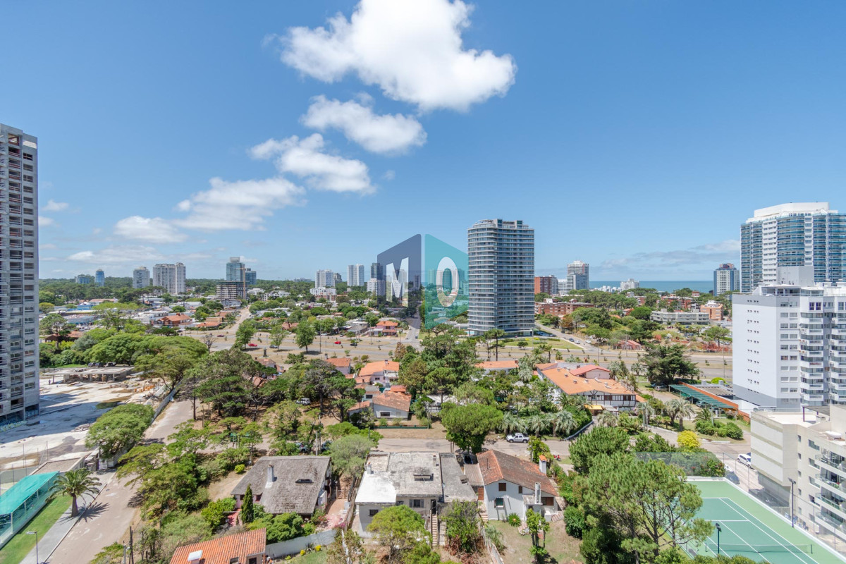 Apartamento ID.532 - Venta de Excelente Apartamento de 3 Dormitorios con Vista al Mar, Playa Mansa, Punta del Este