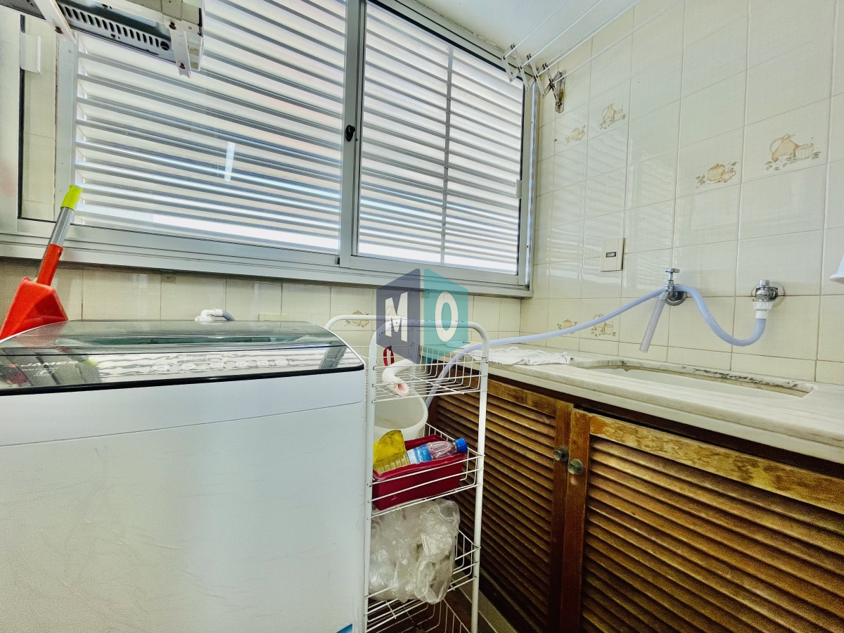 Apartamento ID.442 - Apartamento de 3 Dormitorios en Playa Mansa con Vista al Mar