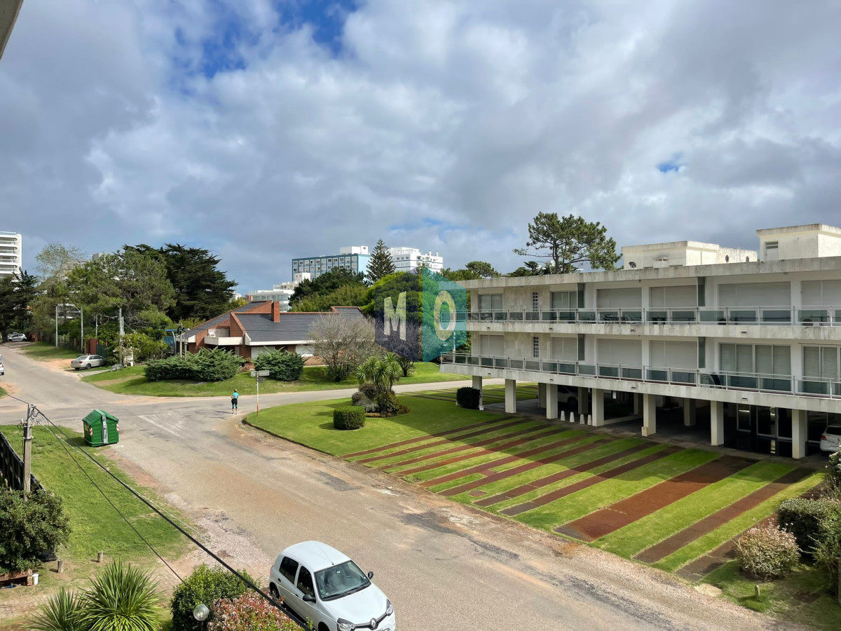 Apartamento ID.666 - Apartamento de 2 Dormitorios en Aidy Grill a Pocos Metros de Playa Brava - Venta