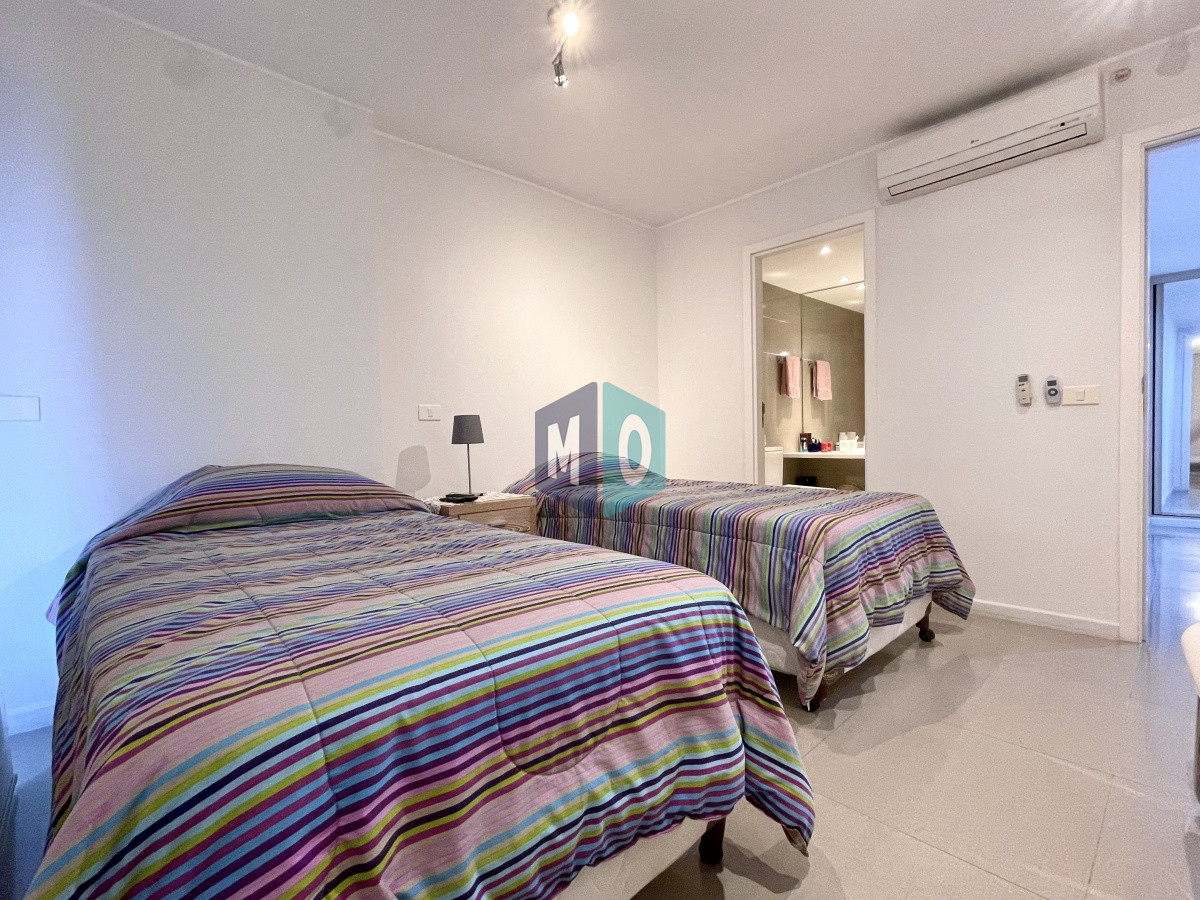 Apartamento ID.576 - Moderno Apartamento de 3 Suites en Playa Mansa con Vista al Mar