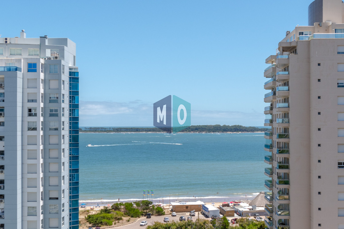 Apartamento ID.532 - Venta de Excelente Apartamento de 3 Dormitorios con Vista al Mar, Playa Mansa, Punta del Este