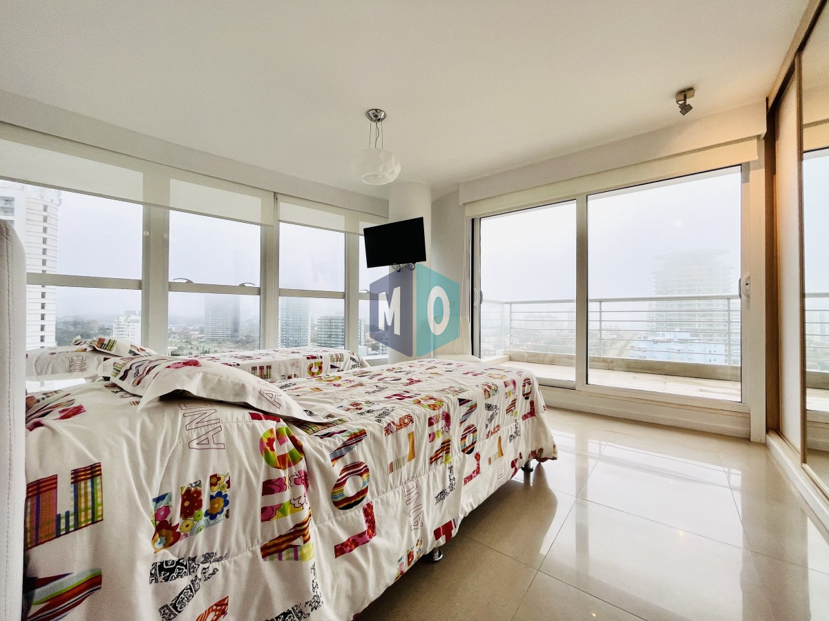 Apartamento ID.576 - Moderno Apartamento de 3 Suites en Playa Mansa con Vista al Mar