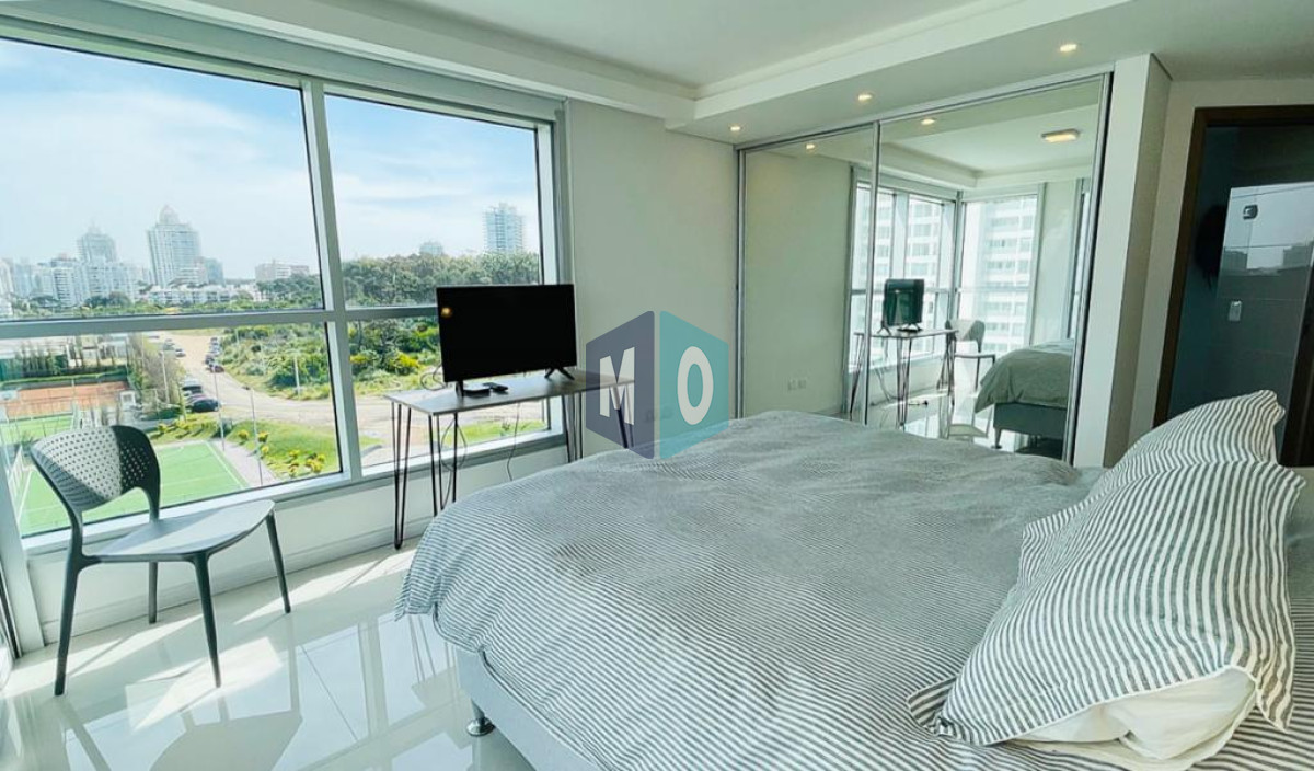 Apartamento ID.551 - Alquiler temporario de apartamento de tres dormitorios con parrillero en playa Brava, Punta del Este