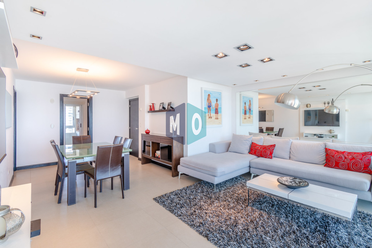 Apartamento ID.532 - Venta de Excelente Apartamento de 3 Dormitorios con Vista al Mar, Playa Mansa, Punta del Este