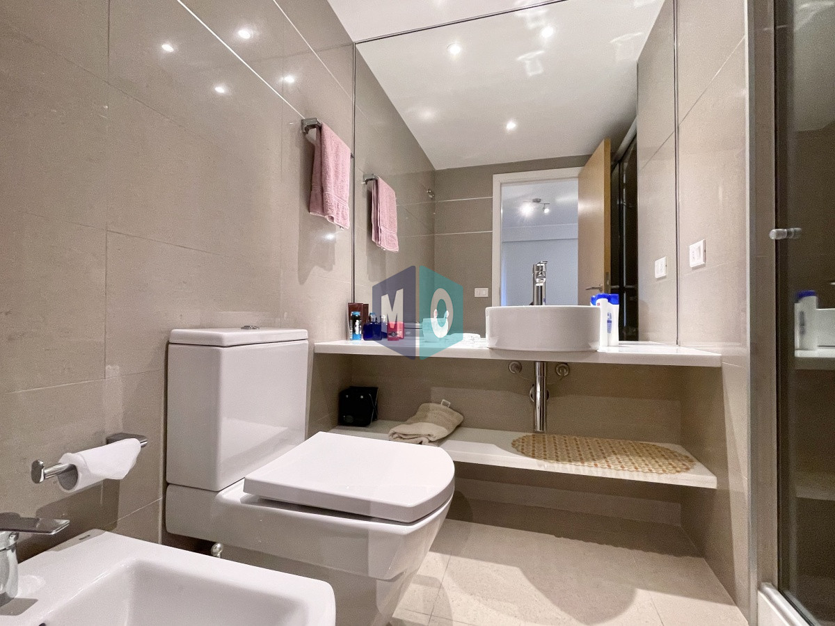 Apartamento ID.576 - Moderno Apartamento de 3 Suites en Playa Mansa con Vista al Mar