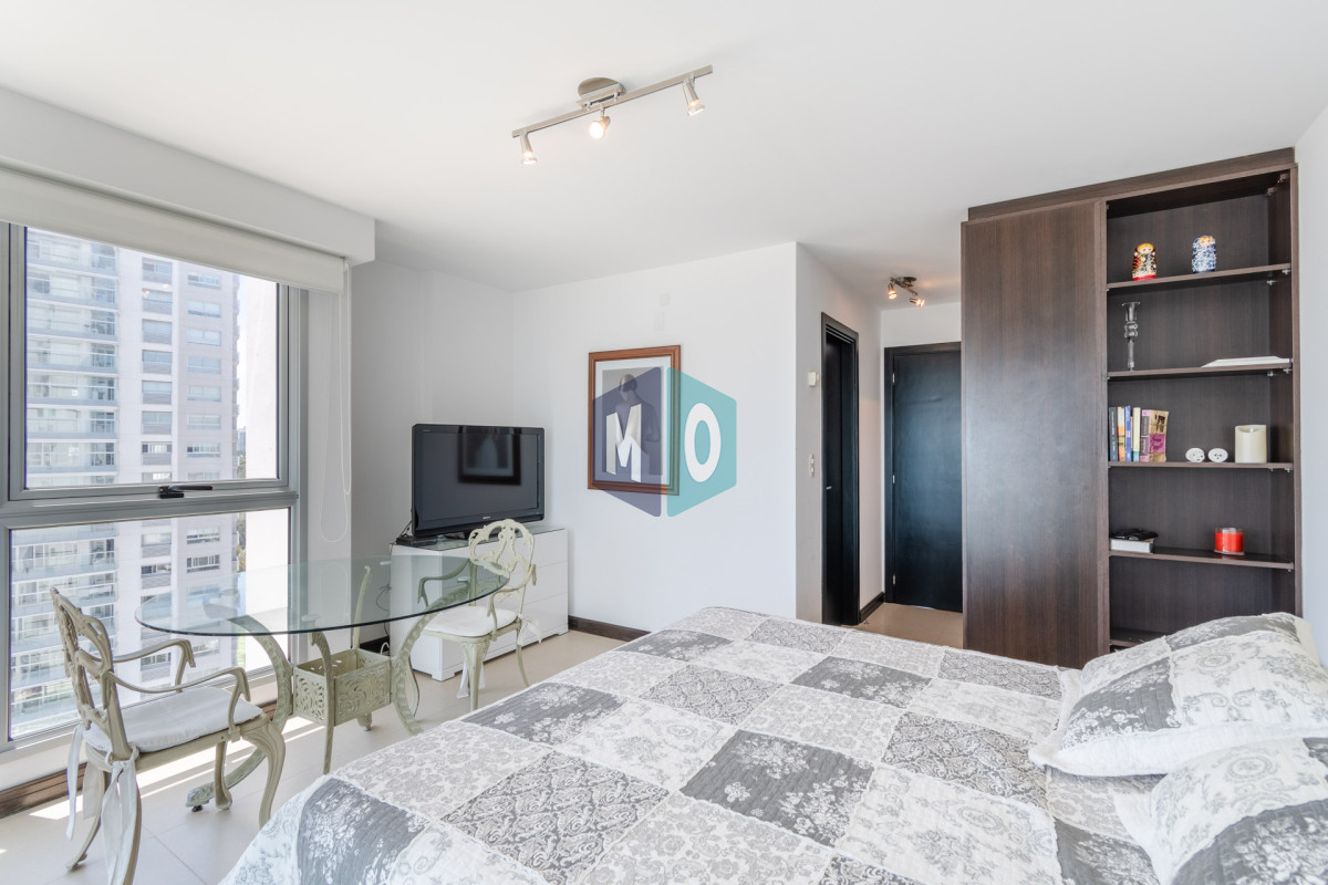 Apartamento ID.532 - Venta de Excelente Apartamento de 3 Dormitorios con Vista al Mar, Playa Mansa, Punta del Este