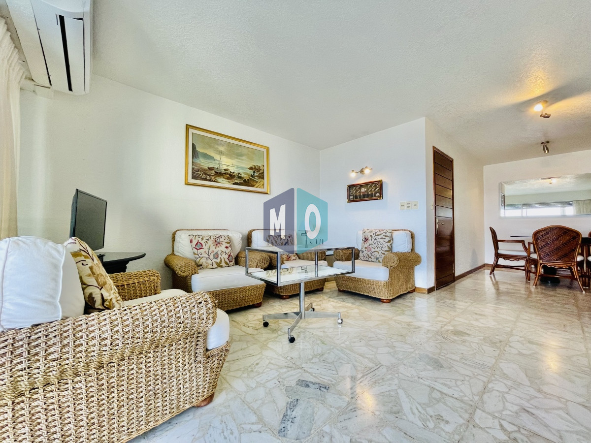 Apartamento ID.442 - Apartamento de 3 Dormitorios en Playa Mansa con Vista al Mar