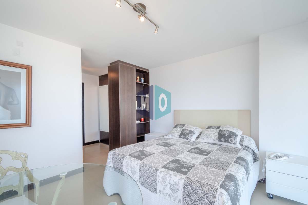 Apartamento ID.532 - Venta de Excelente Apartamento de 3 Dormitorios con Vista al Mar, Playa Mansa, Punta del Este