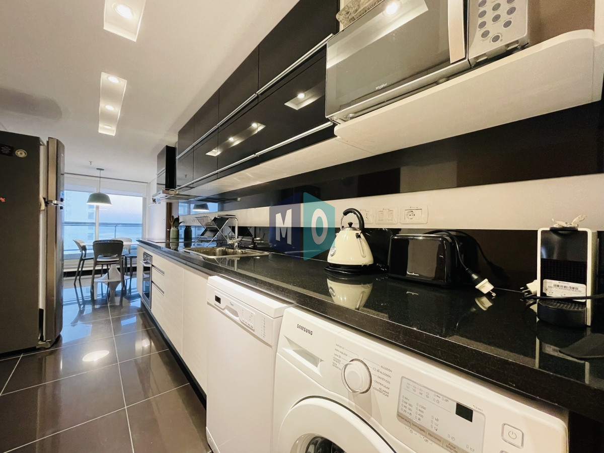 Apartamento ID.551 - Alquiler temporario de apartamento de tres dormitorios con parrillero en playa Brava, Punta del Este