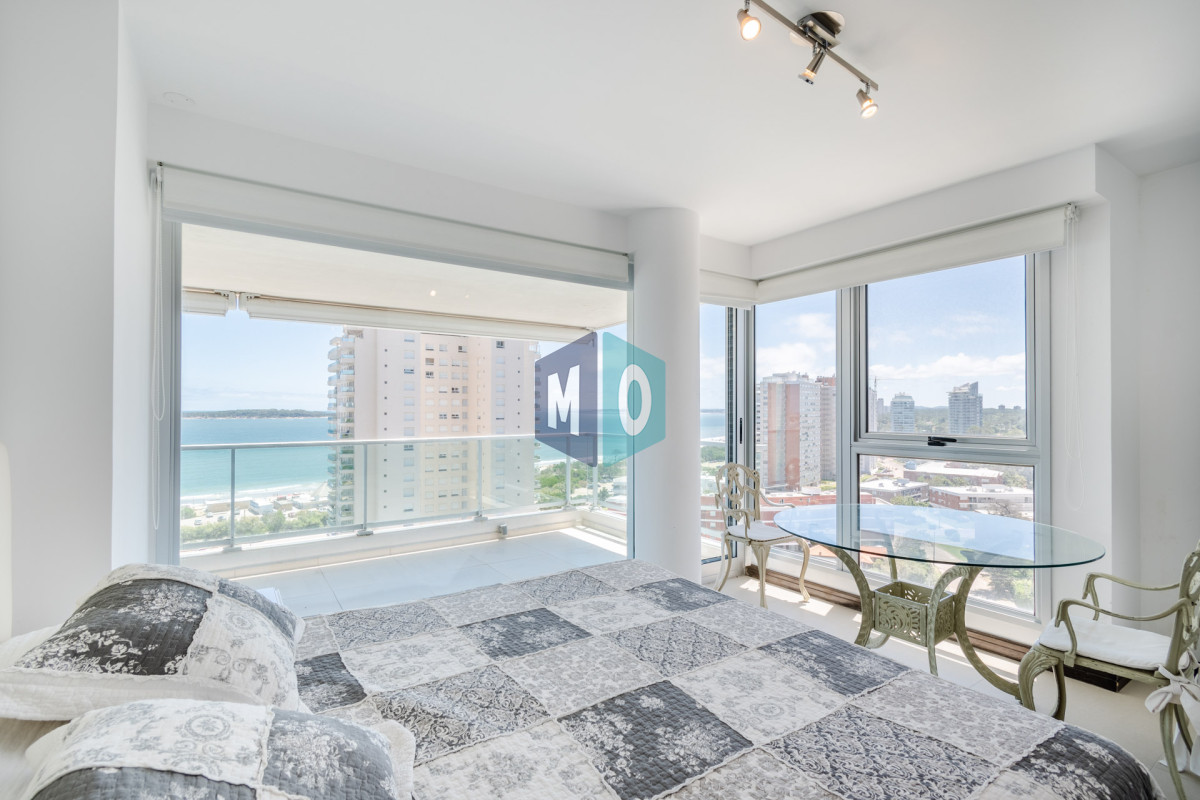 Apartamento ID.532 - Venta de Excelente Apartamento de 3 Dormitorios con Vista al Mar, Playa Mansa, Punta del Este