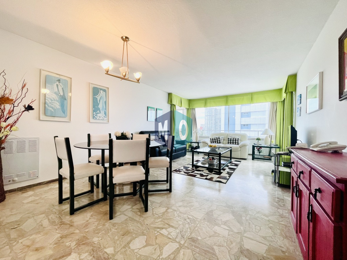 Apartamento ID.185 - Apartamento de 2 Dormitorios Frente al Mar, con Vista - Playa Mansa, Venta