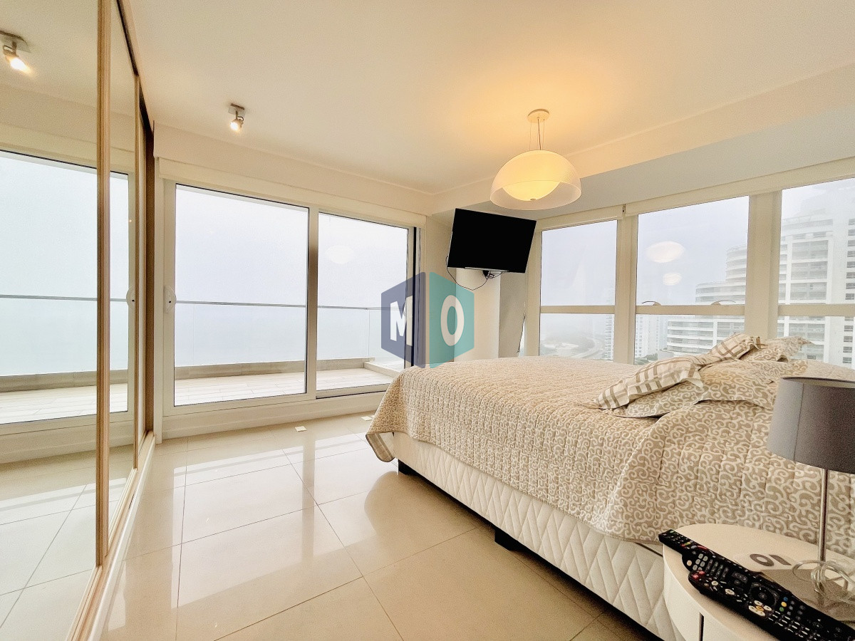 Apartamento ID.576 - Moderno Apartamento de 3 Suites en Playa Mansa con Vista al Mar