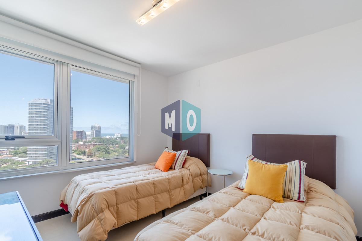 Apartamento ID.532 - Venta de Excelente Apartamento de 3 Dormitorios con Vista al Mar, Playa Mansa, Punta del Este