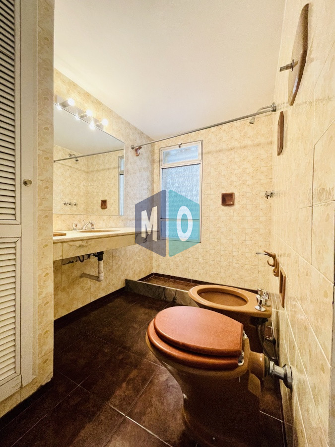Apartamento ID.185 - Apartamento de 2 Dormitorios Frente al Mar, con Vista - Playa Mansa, Venta
