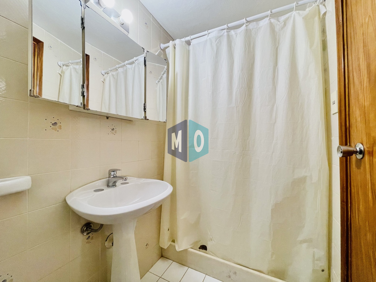 Apartamento ID.442 - Apartamento de 3 Dormitorios en Playa Mansa con Vista al Mar