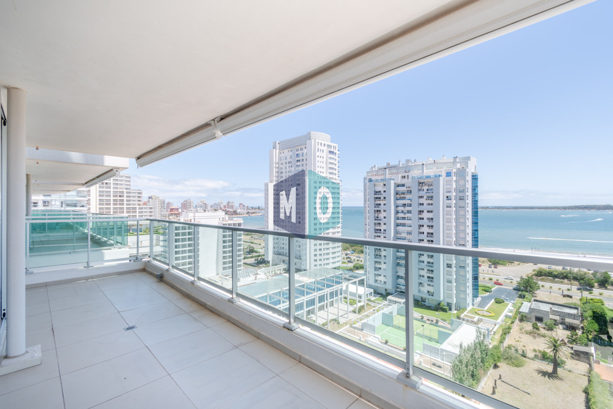 Apartamento ID.532 - Venta de Excelente Apartamento de 3 Dormitorios con Vista al Mar, Playa Mansa, Punta del Este