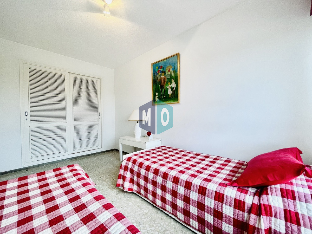 Apartamento ID.185 - Apartamento de 2 Dormitorios Frente al Mar, con Vista - Playa Mansa, Venta