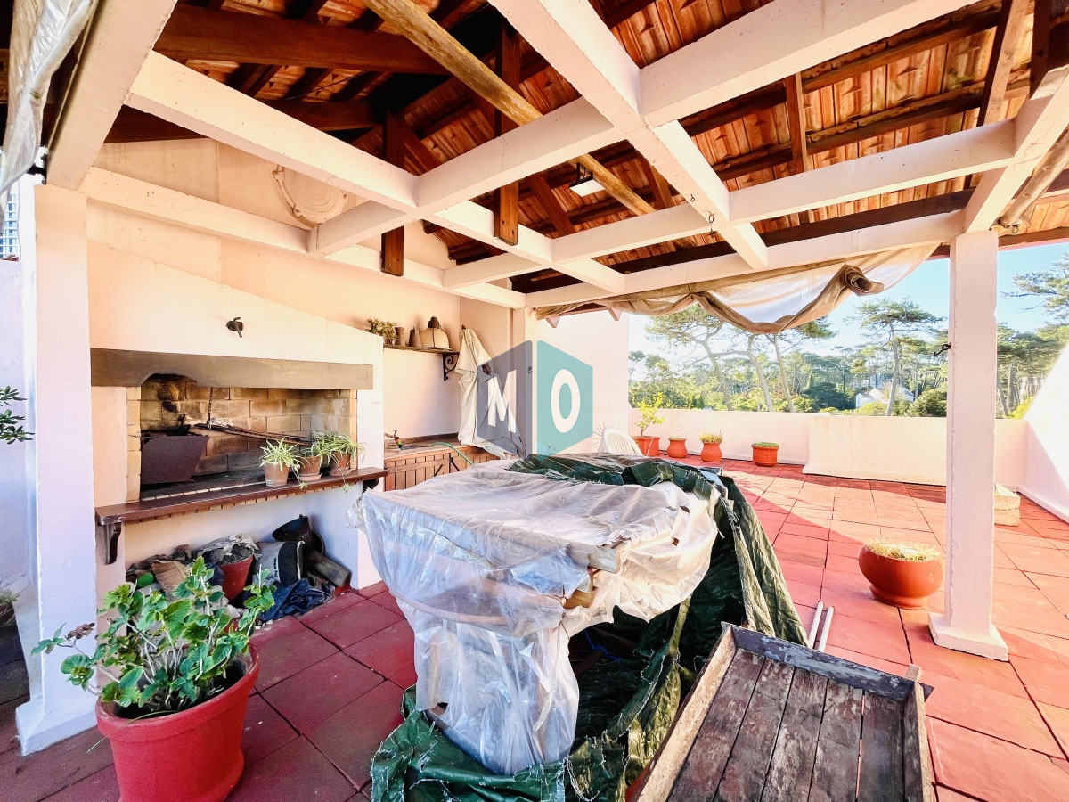 Apartamento ID.385 - Penthouse de 3 Dormitorios y Parrillero a metros de Playa Mansa, Venta Punta del Este
