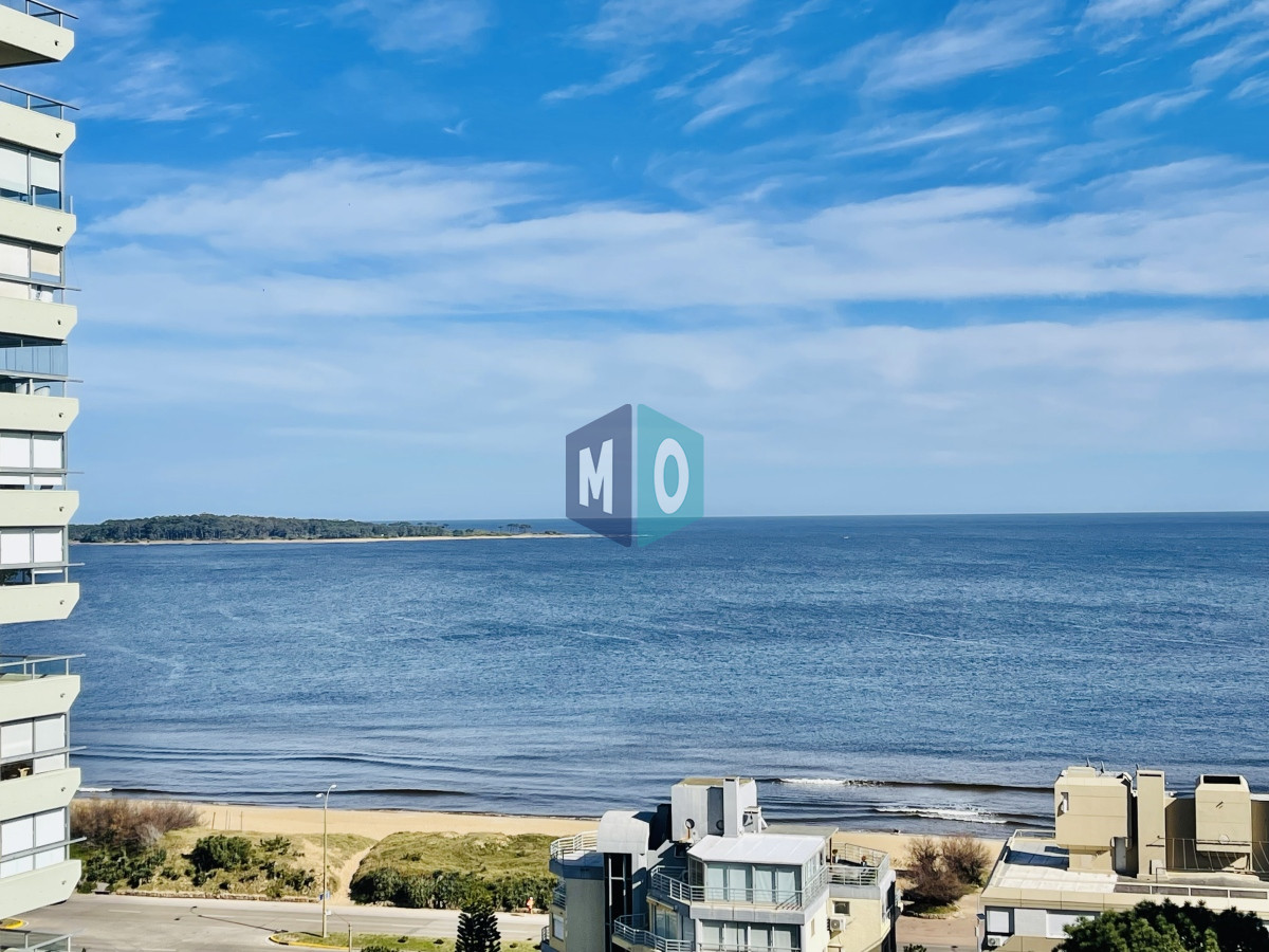Apartamento ID.442 - Apartamento de 3 Dormitorios en Playa Mansa con Vista al Mar