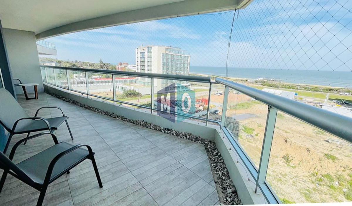 Apartamento ID.551 - Alquiler temporario de apartamento de tres dormitorios con parrillero en playa Brava, Punta del Este