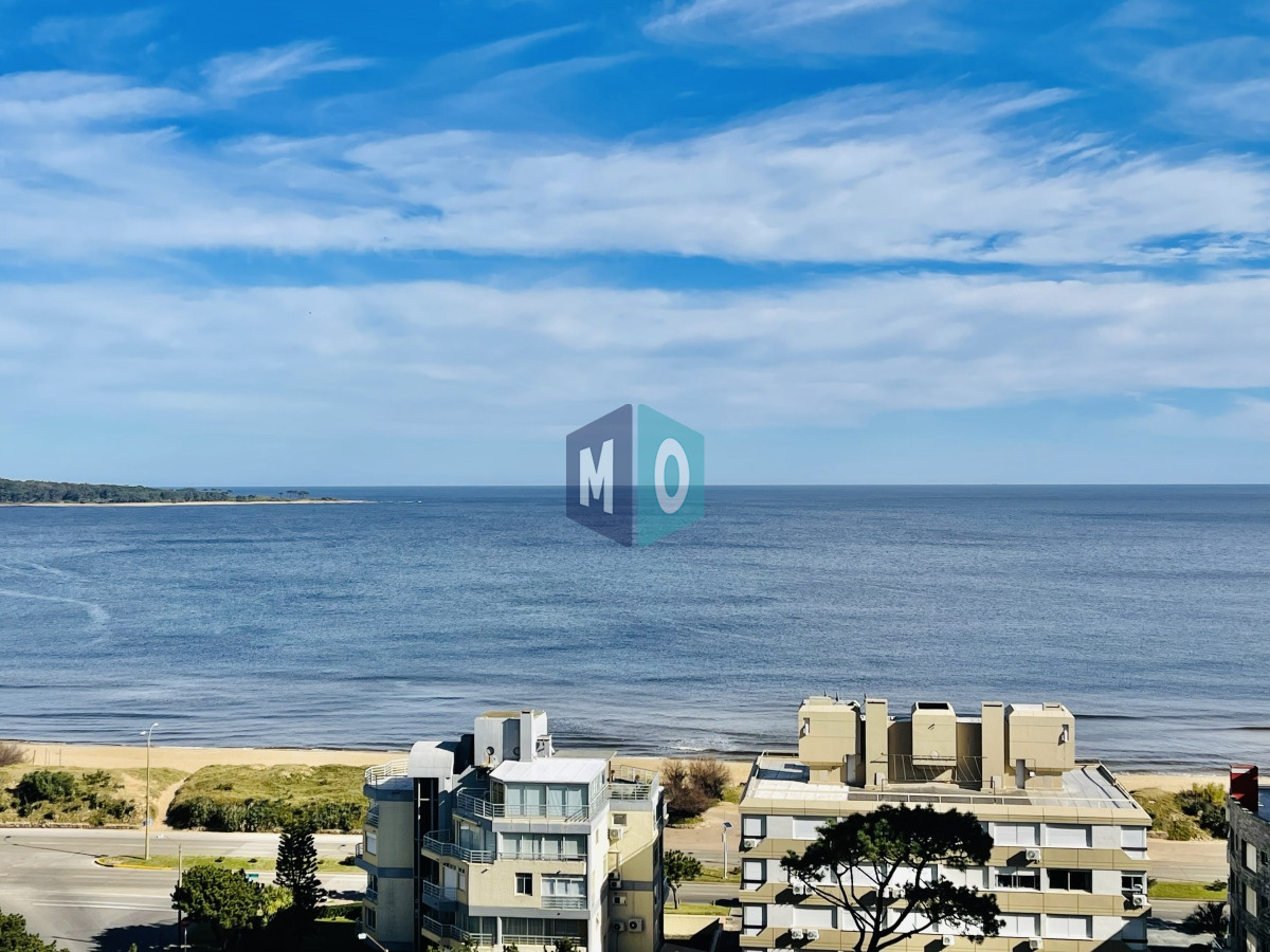 Apartamento ID.442 - Apartamento de 3 Dormitorios en Playa Mansa con Vista al Mar