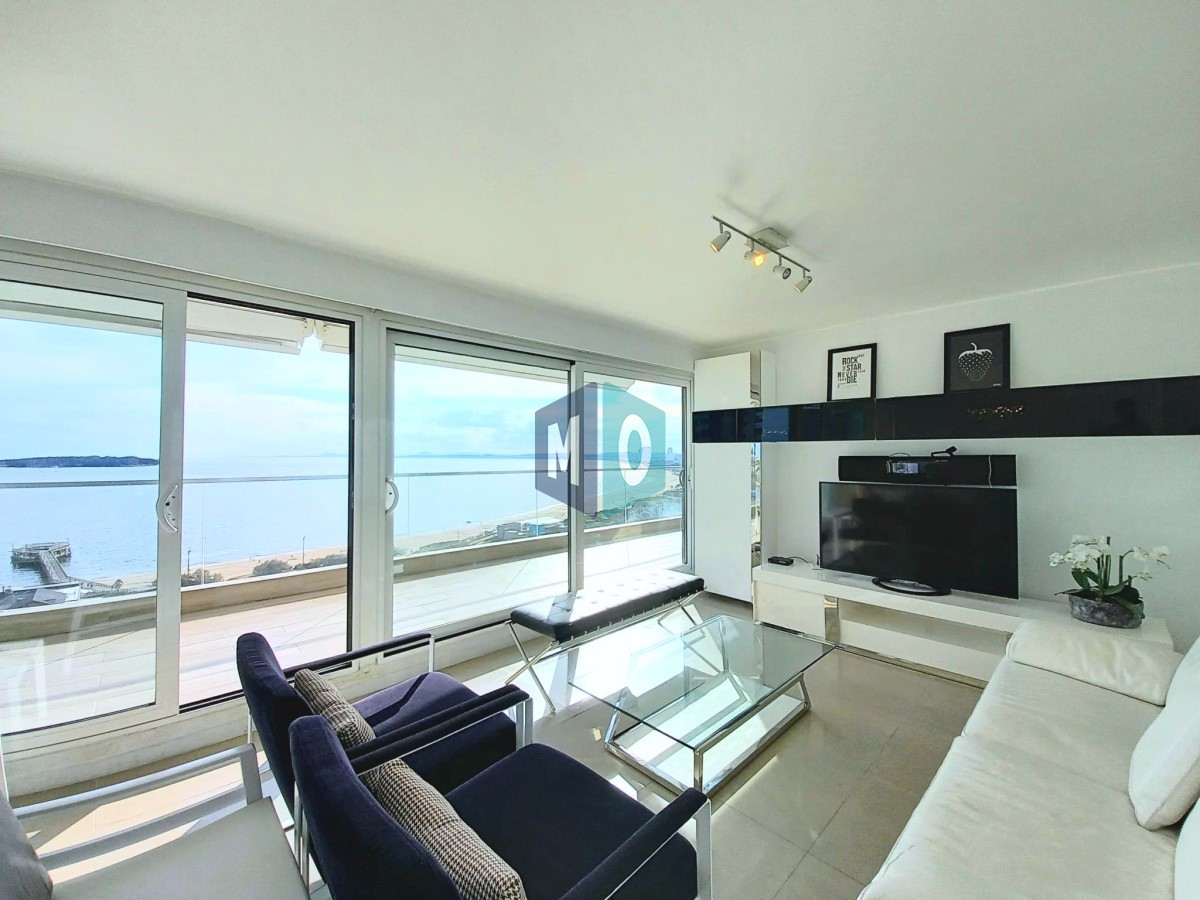 Apartamento ID.576 - Moderno Apartamento de 3 Suites en Playa Mansa con Vista al Mar