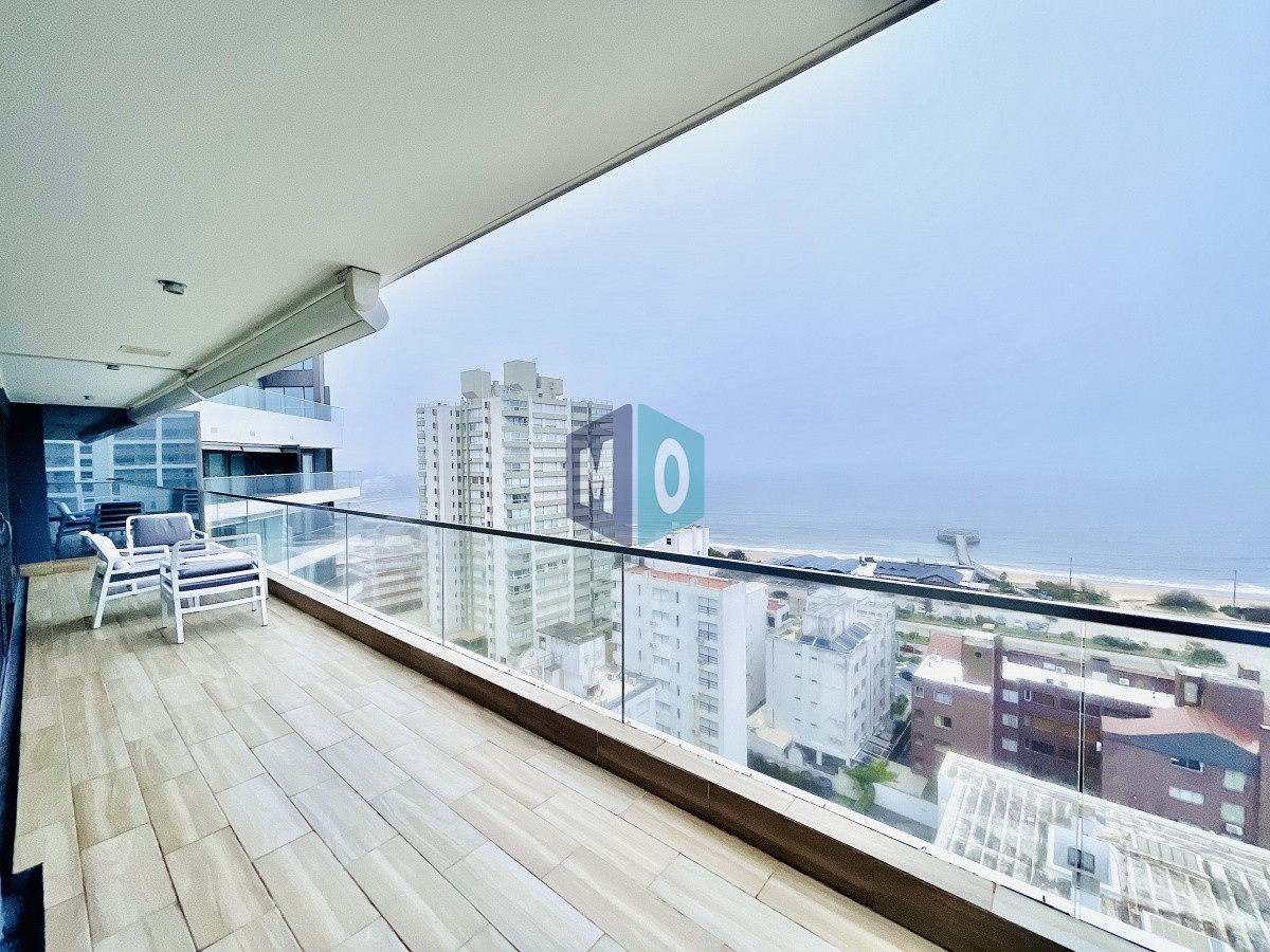 Apartamento ID.576 - Moderno Apartamento de 3 Suites en Playa Mansa con Vista al Mar