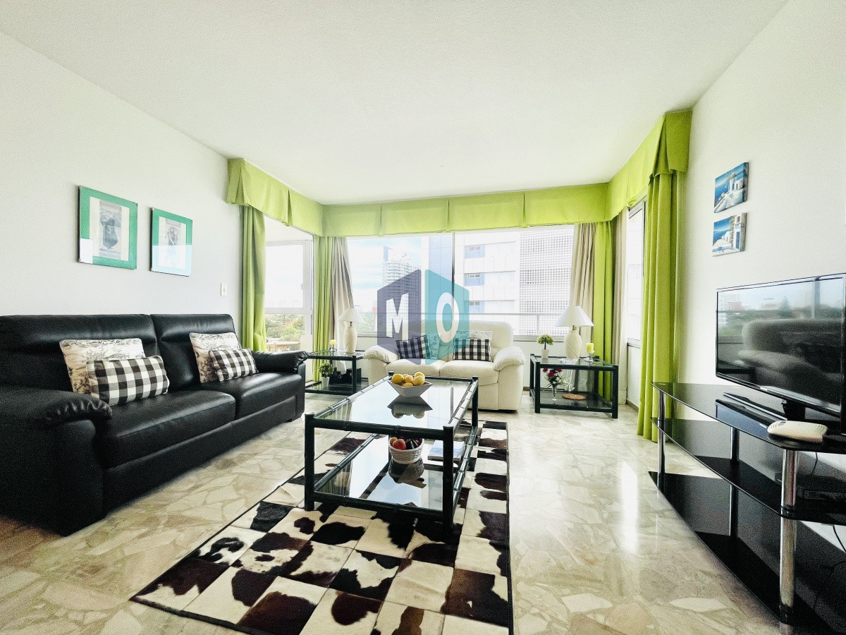 Apartamento ID.185 - Apartamento de 2 Dormitorios Frente al Mar, con Vista - Playa Mansa, Venta