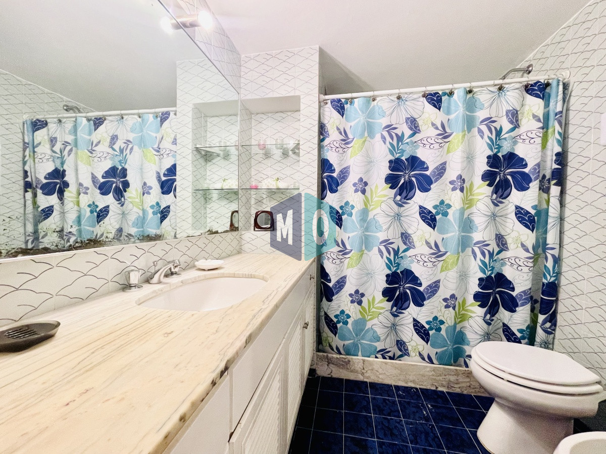 Apartamento ID.185 - Apartamento de 2 Dormitorios Frente al Mar, con Vista - Playa Mansa, Venta
