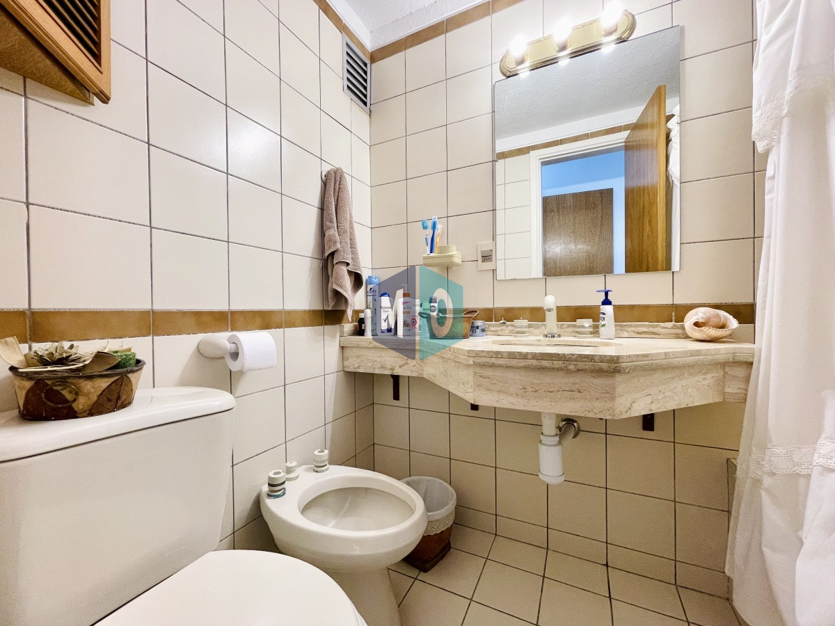 Apartamento ID.385 - Penthouse de 3 Dormitorios y Parrillero a metros de Playa Mansa, Venta Punta del Este
