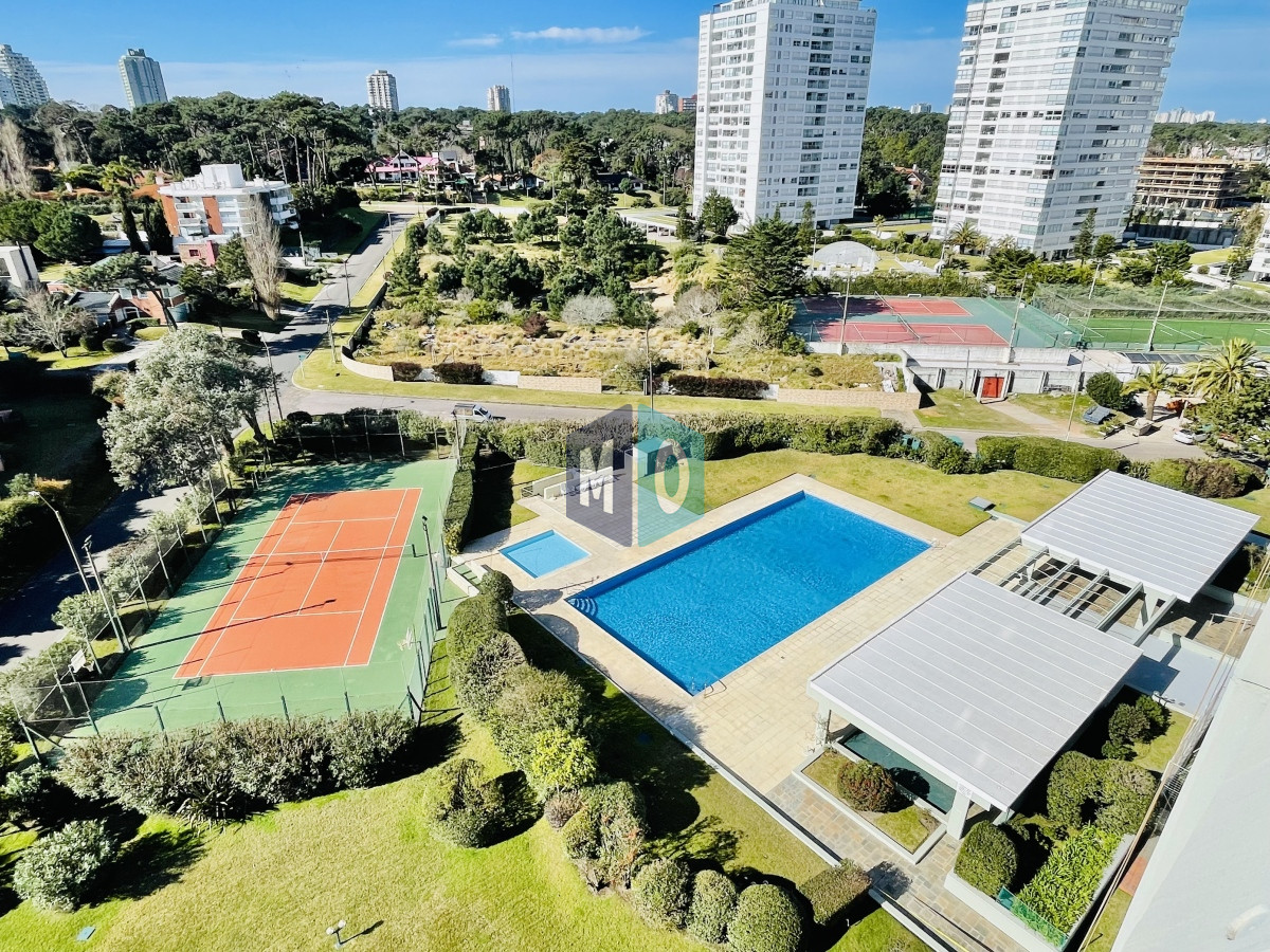 Apartamento ID.442 - Apartamento de 3 Dormitorios en Playa Mansa con Vista al Mar