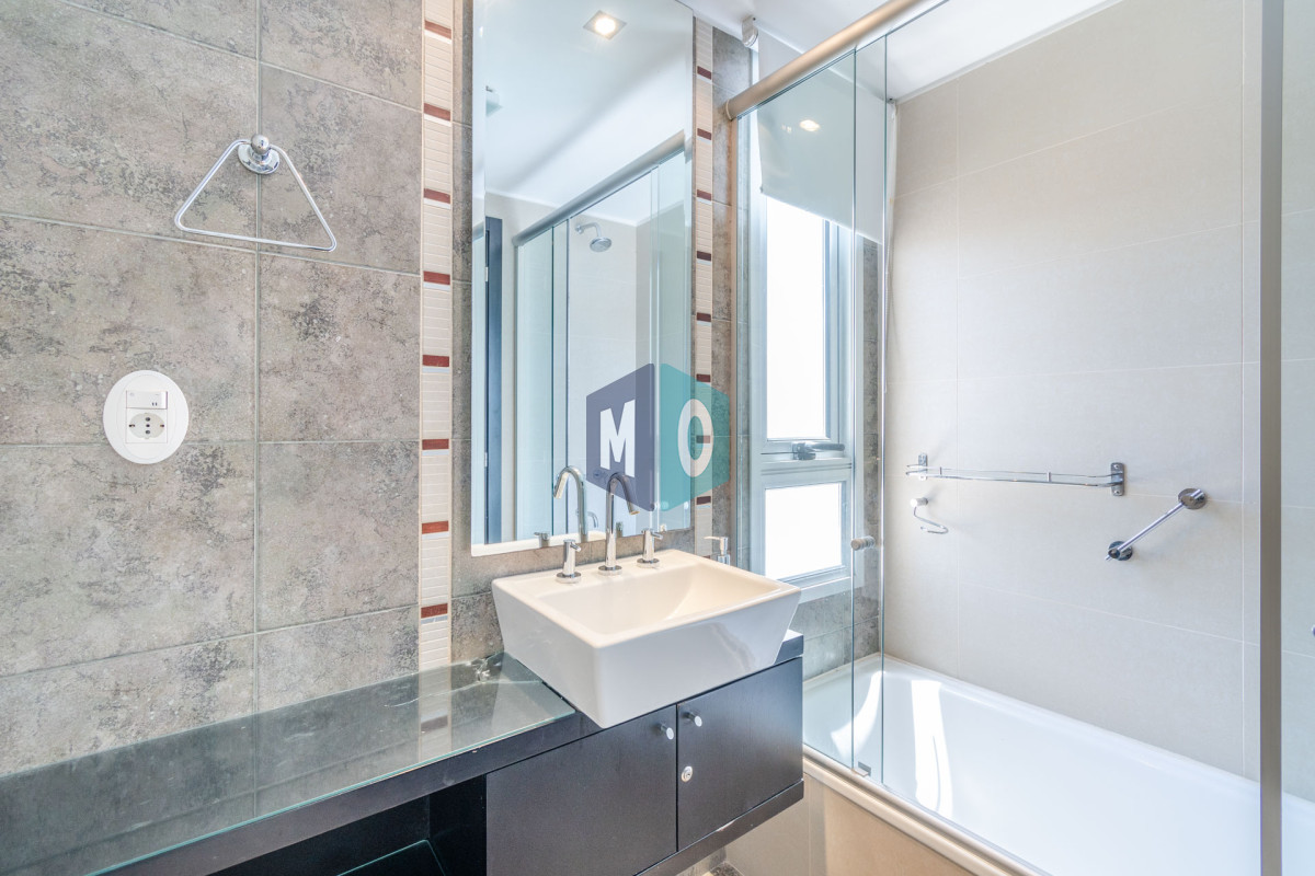 Apartamento ID.532 - Venta de Excelente Apartamento de 3 Dormitorios con Vista al Mar, Playa Mansa, Punta del Este