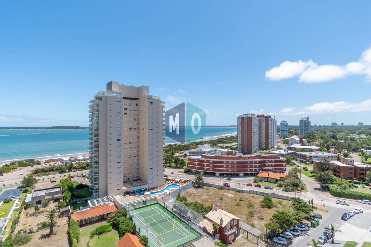 Apartamento ID.532 - Venta de Excelente Apartamento de 3 Dormitorios con Vista al Mar, Playa Mansa, Punta del Este