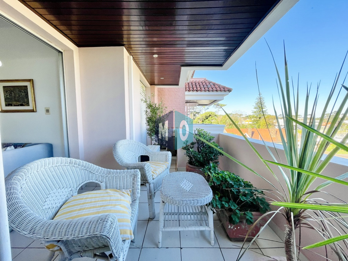 Apartamento ID.385 - Penthouse de 3 Dormitorios y Parrillero a metros de Playa Mansa, Venta Punta del Este