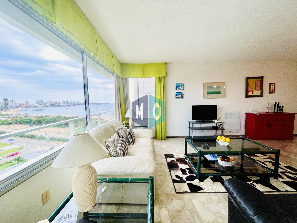 Apartamento ID.185 - Apartamento de 2 Dormitorios Frente al Mar, con Vista - Playa Mansa, Venta