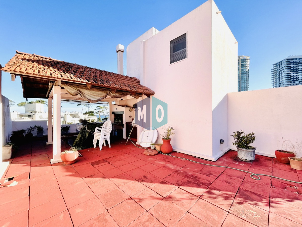 Apartamento ID.385 - Penthouse de 3 Dormitorios y Parrillero a metros de Playa Mansa, Venta Punta del Este