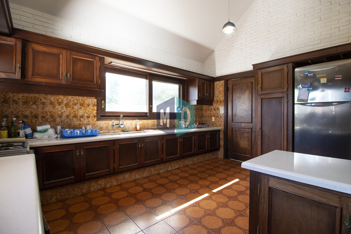 Casa ID.632 - Venta de Casa de 4 Dormitorios y Piscina con gran parque en Playa Mansa, Punta del Este