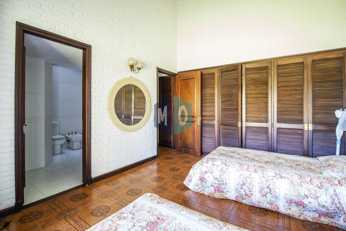 Casa ID.632 - Venta de Casa de 4 Dormitorios y Piscina con gran parque en Playa Mansa, Punta del Este