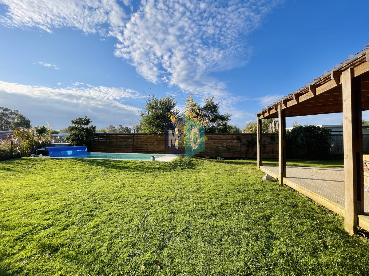 Casa ID.993 - Moderna Casa de 2 Dormitorios, Piscina Climatizada y Parrillero en La Barra, Alquiler Anual e Invernal