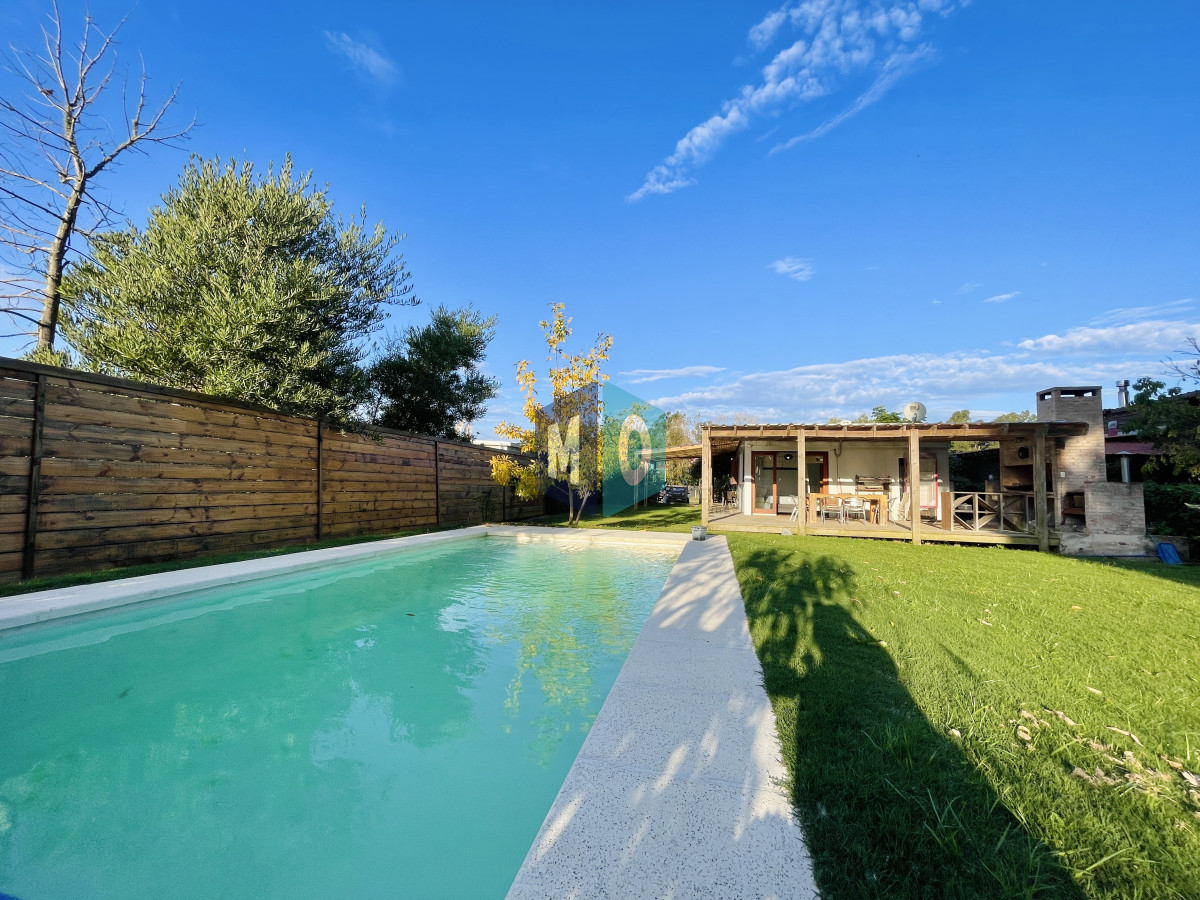 Casa ID.993 - Moderna Casa de 2 Dormitorios, Piscina Climatizada y Parrillero en La Barra, Alquiler Anual e Invernal