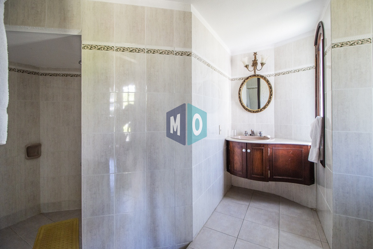 Casa ID.632 - Venta de Casa de 4 Dormitorios y Piscina con gran parque en Playa Mansa, Punta del Este